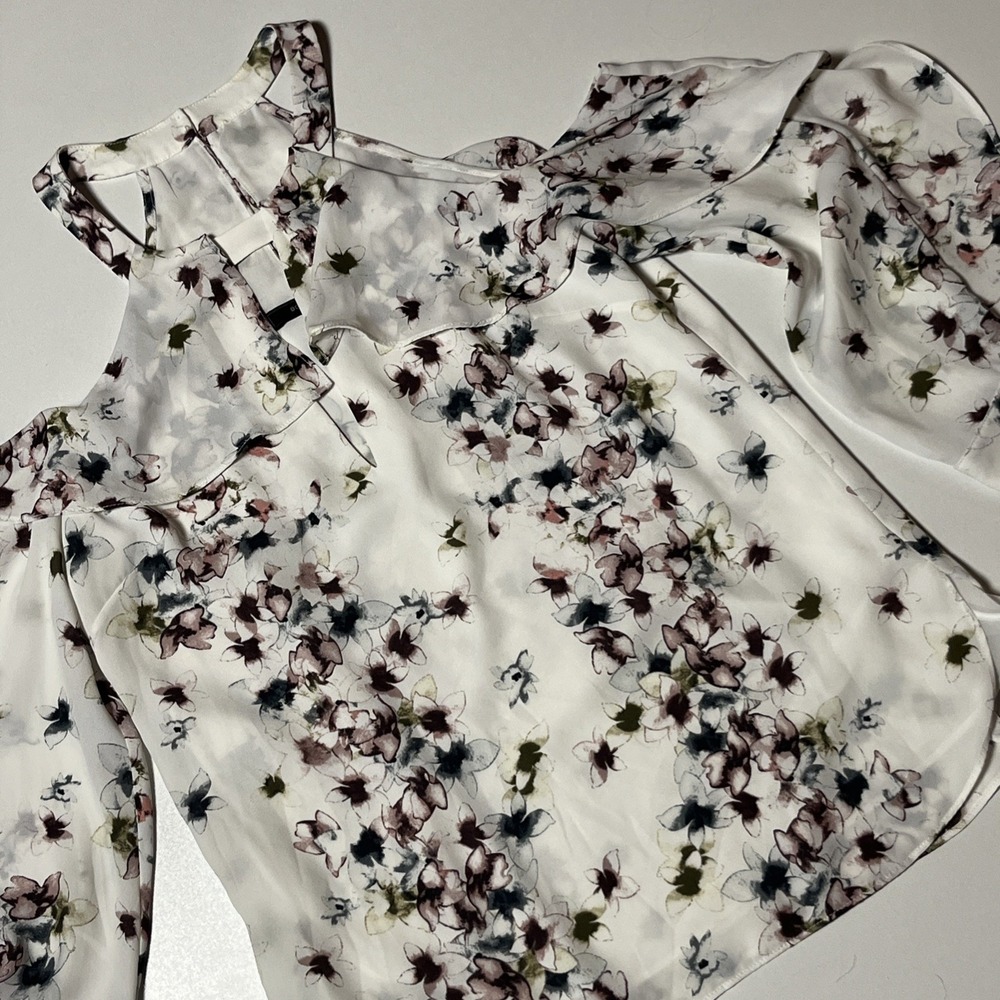 BCBGMaxazria Celestine Cold Shoulder Flutter Sleeve Blouse XS Floral Chiffon Top